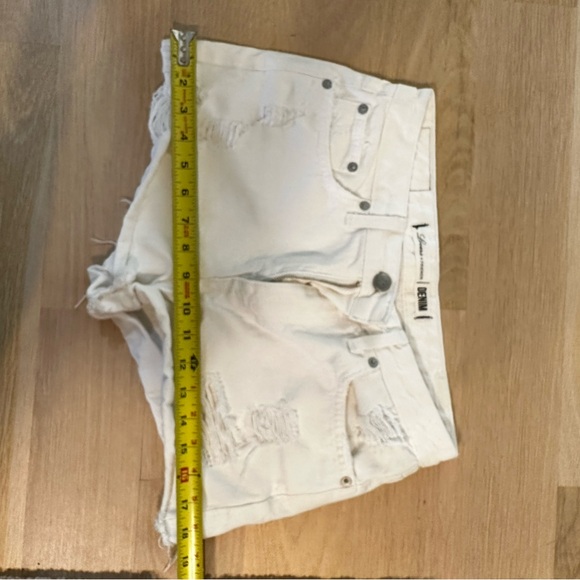 Lovers and Friends White Jean Shorts - Picture 9 of 10